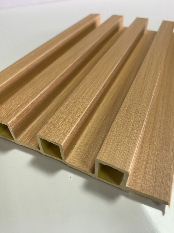 Tablilla WPC Color Pino.