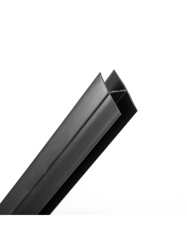 Unión H de PVC Color Negro Brillante de 5.95 Metros.