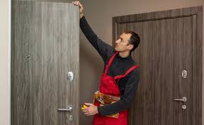 Servicio de mano de obra para desinstalación de puertas existentes, incluye retiro cuidadoso del producto. SERVICIOS MANO DE OBRA (DESINSTALACIÓN DE PUERTA)